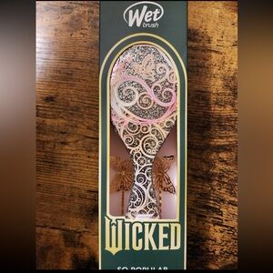 Glinda wicked wet brush